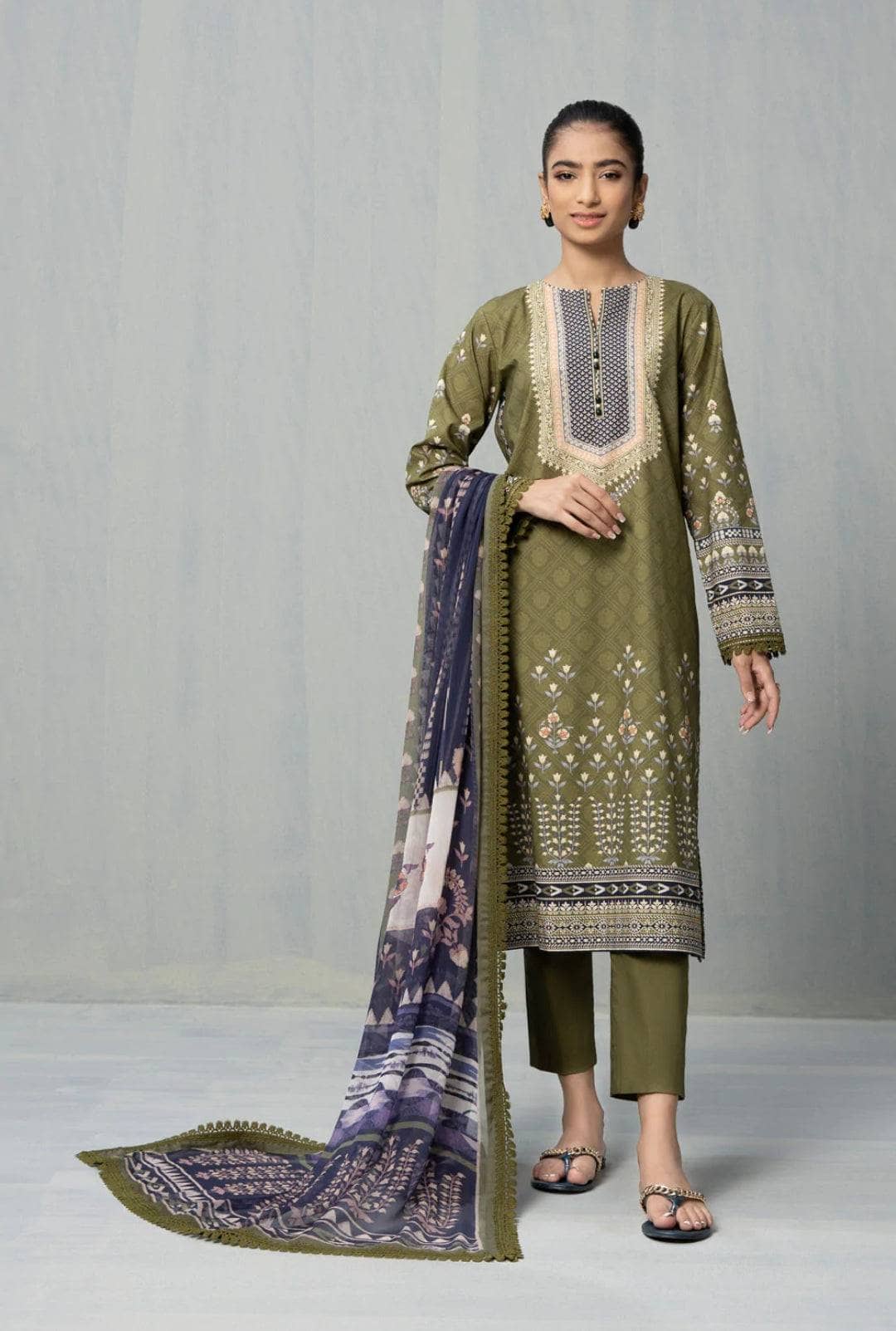 img_sapphire_intermix_2022_awwal_boutique