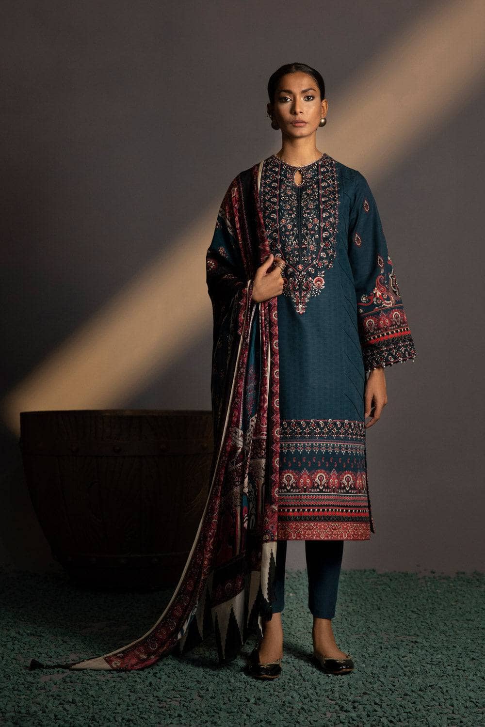 Img_sapphire_winter_2022_awwal_boutique