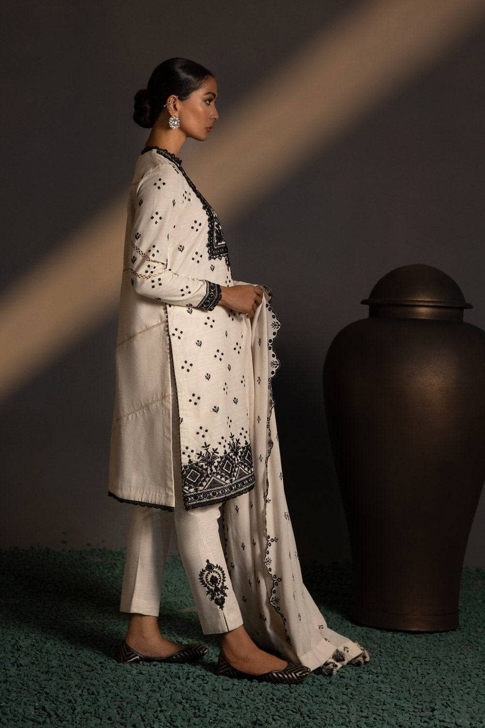 Img_sapphire_winter_2022_awwal_boutique