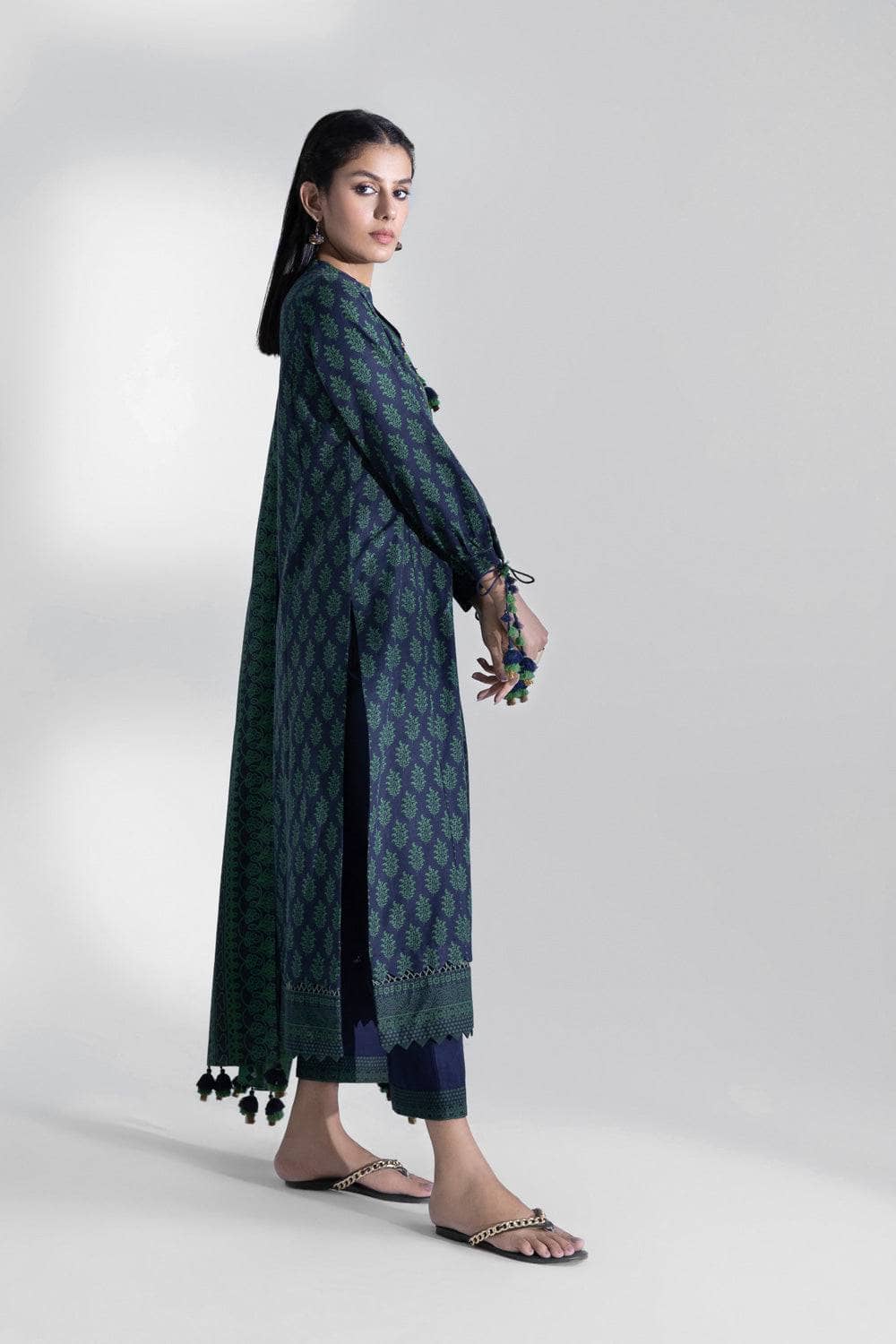 img_sapphire_winter_2022_awwal_boutique