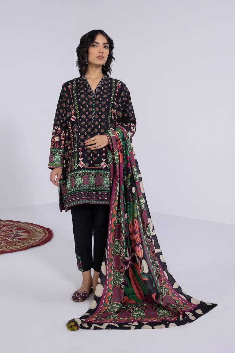 Img_sapphire_khaddar_2022_awwal_boutique