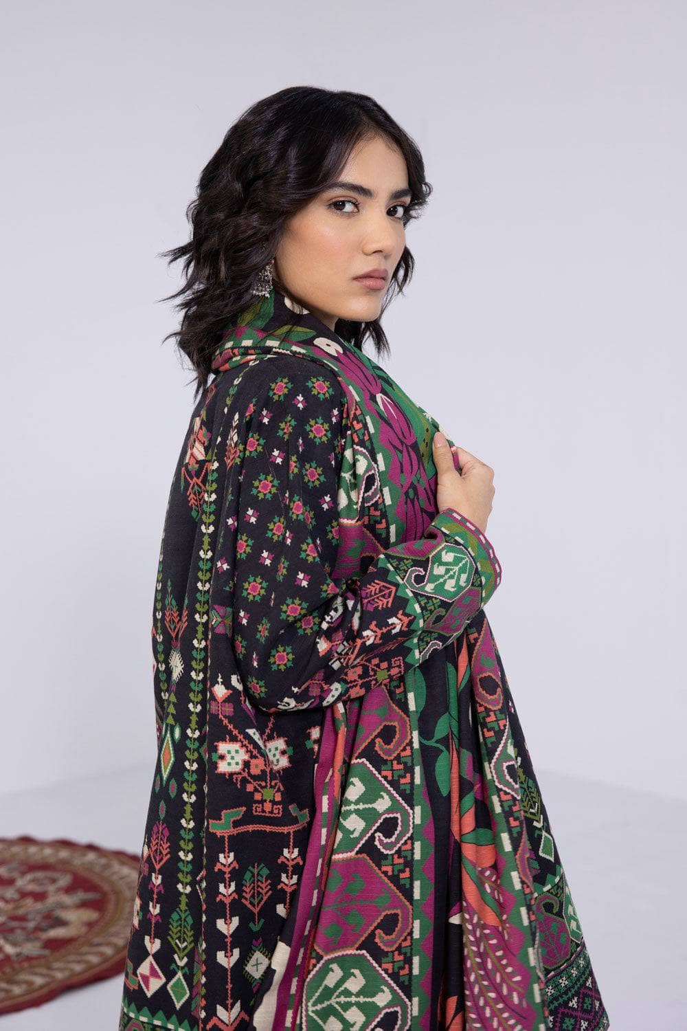 Img_sapphire_khaddar_2022_awwal_boutique