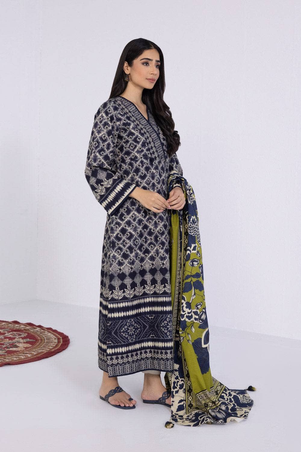 Img_sapphire_khaddar_2022_awwal_boutique