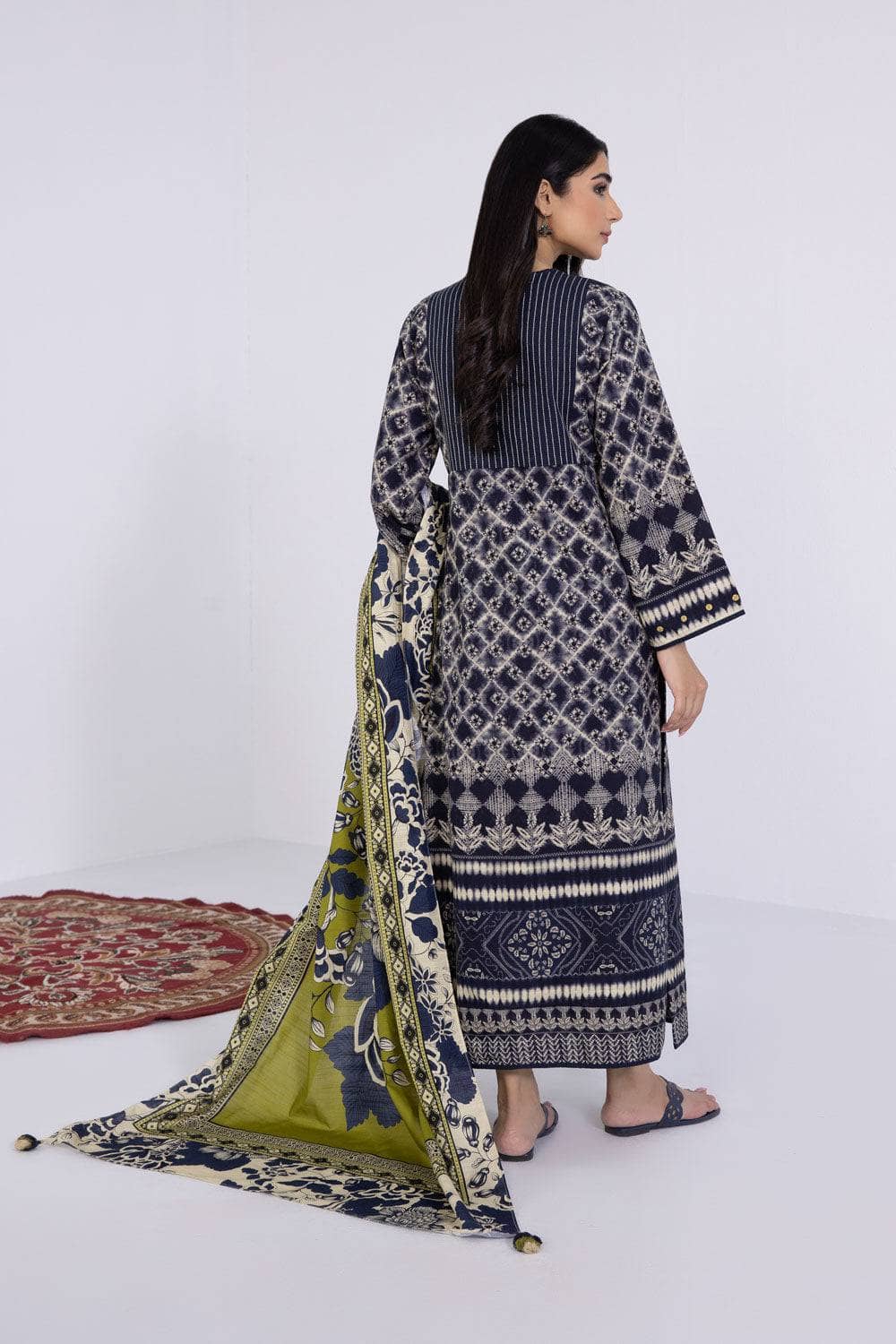 Img_sapphire_khaddar_2022_awwal_boutique