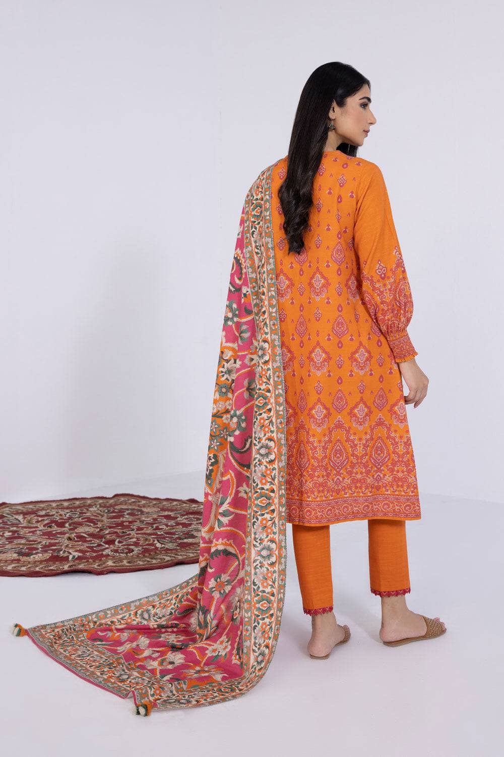 Img_sapphire_khaddar_2022_awwal_boutique