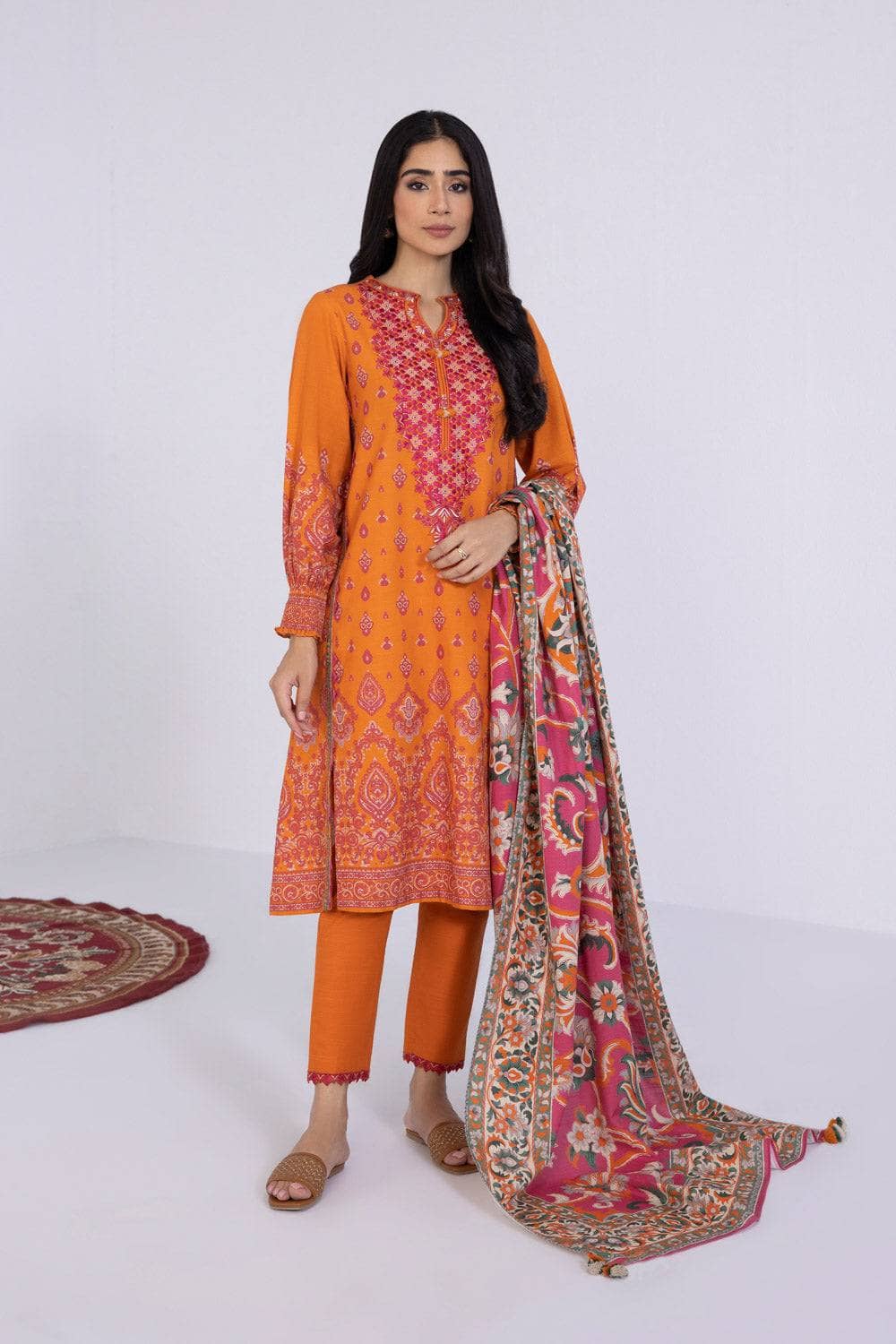 Img_sapphire_khaddar_2022_awwal_boutique