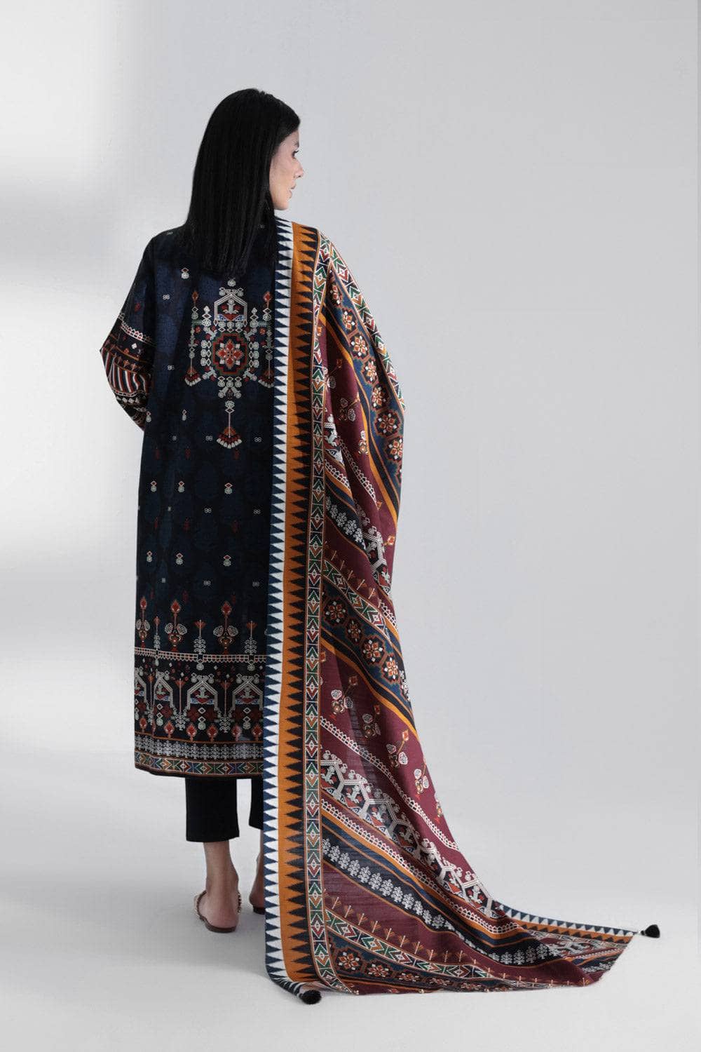 img_sapphire_winter_2022_awwal_boutique