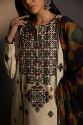 img_sapphire_winter_2022_awwal_boutique