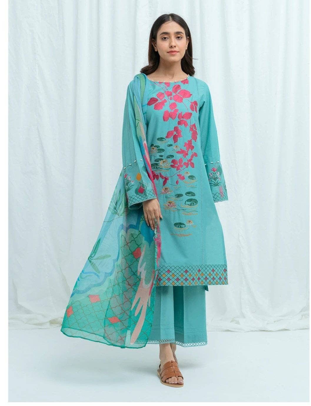 img_beechtree_lawn_2021_awwal_boutique