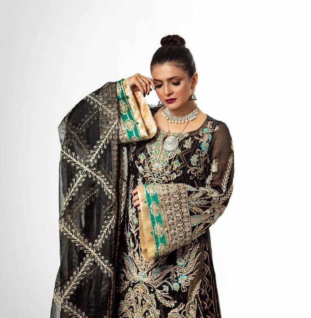 img_maryam_n_maria_freesia_wedding_bridal_awwal_boutique