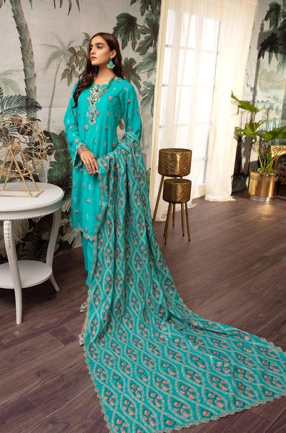 img_shaista_karandi_winter_collection_awwal_boutique