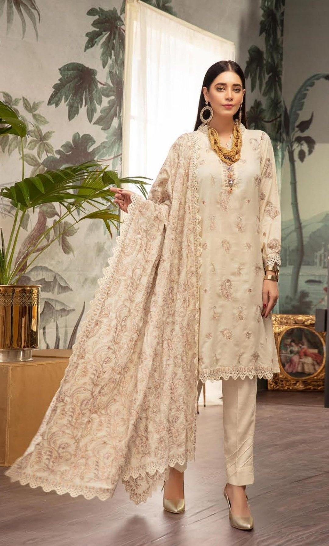 img_shaista_karandi_winter_collection_awwal_boutique