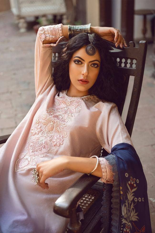 img_kinaar_lawn_by_shiza_hassan_2021_awwal_boutique