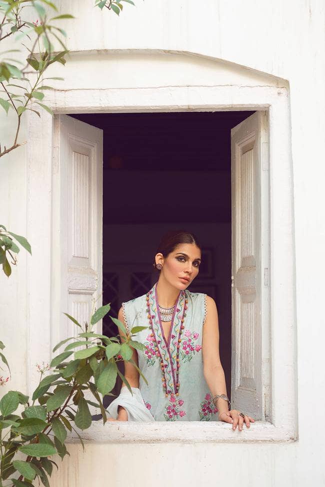 img_kinaar_lawn_by_shiza_hassan_2021_awwal_boutique