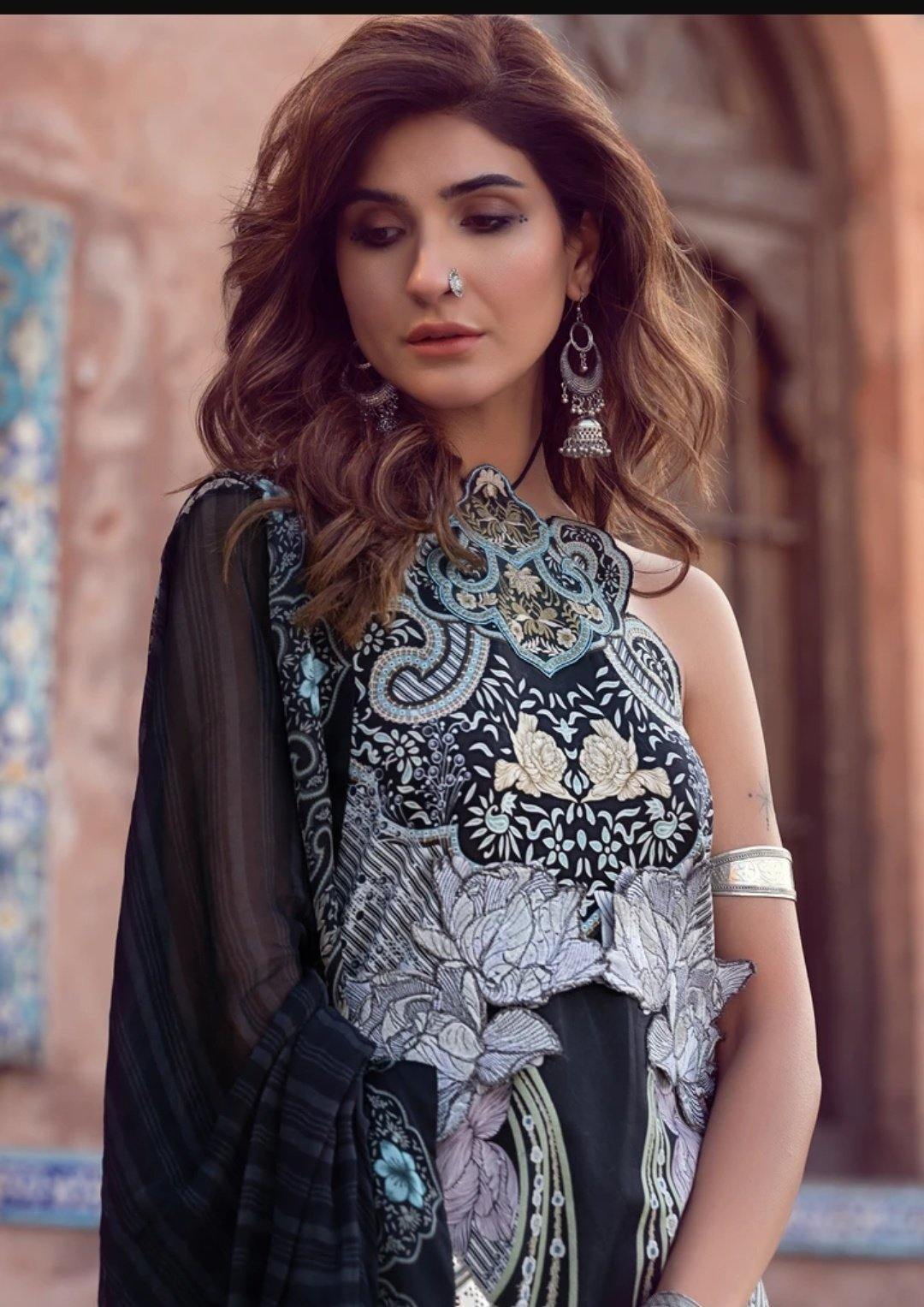 img_shiza_hassan_lawn_collection_awwal_boutique