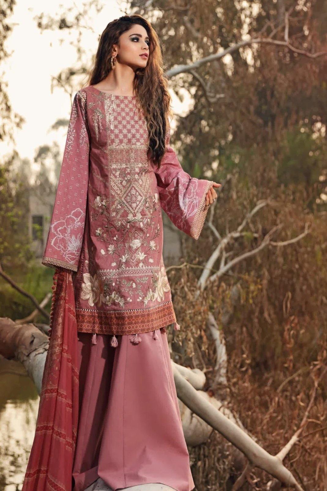 img_shiza_hassan_lawn_collection_awwal_boutique