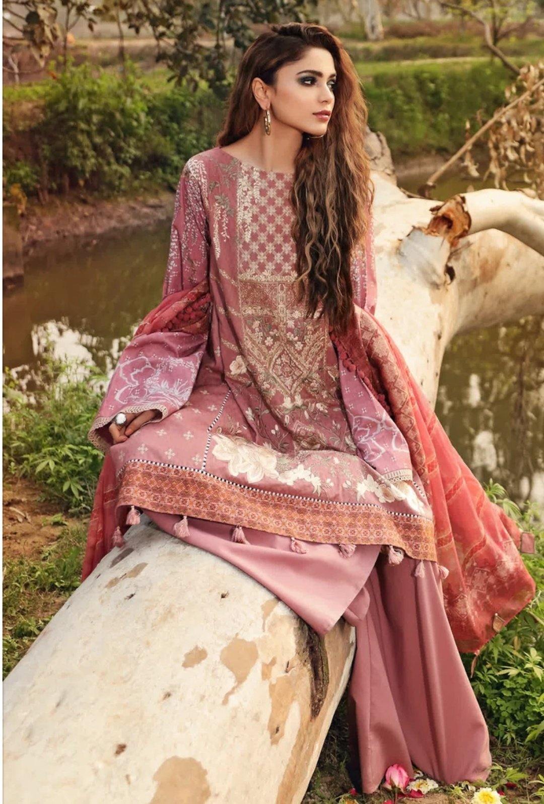 img_shiza_hassan_lawn_collection_awwal_boutique