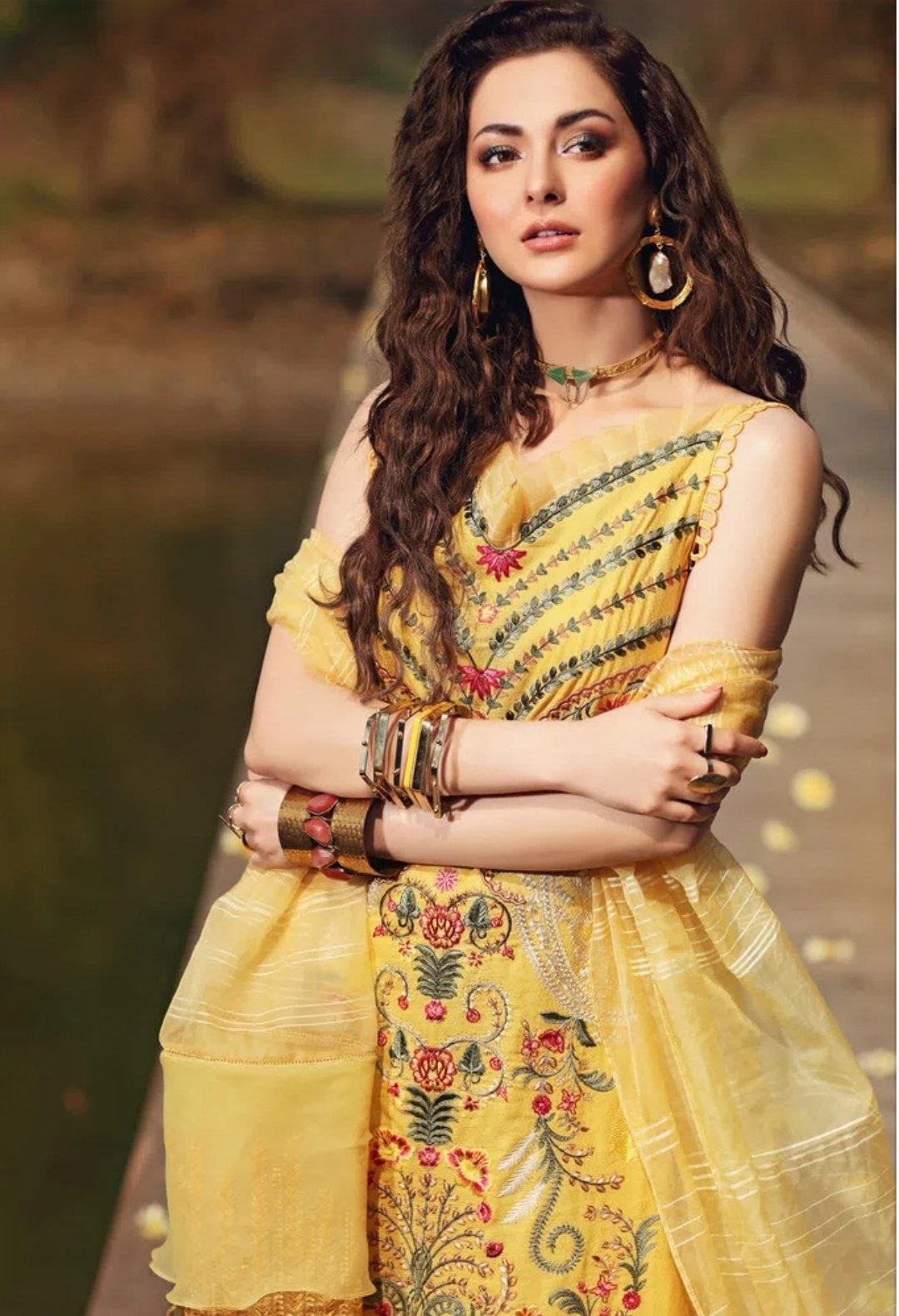 img_shiza_hassan_lawn_collection_awwal_boutique