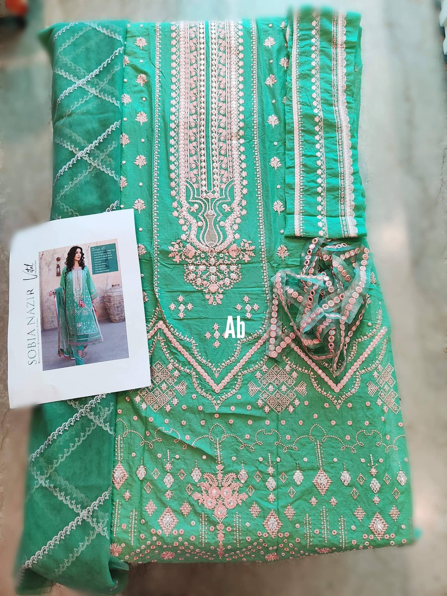 img_open_pic_sobia_nazir_vital_lawn_awwal_boutique