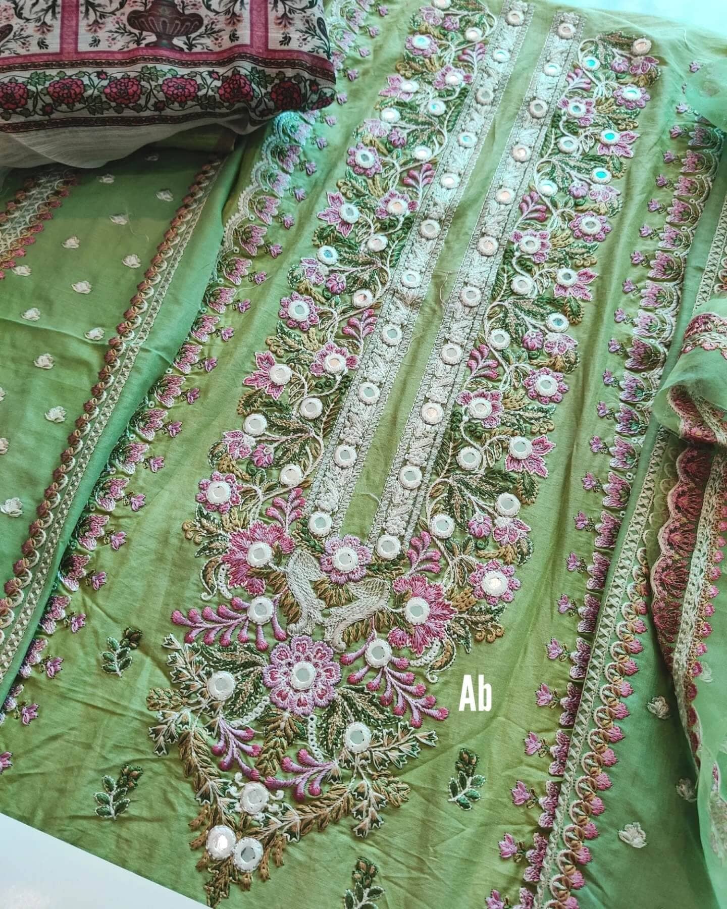 img_open_pic_sobia_nazir_vital_lawn_awwal_boutique