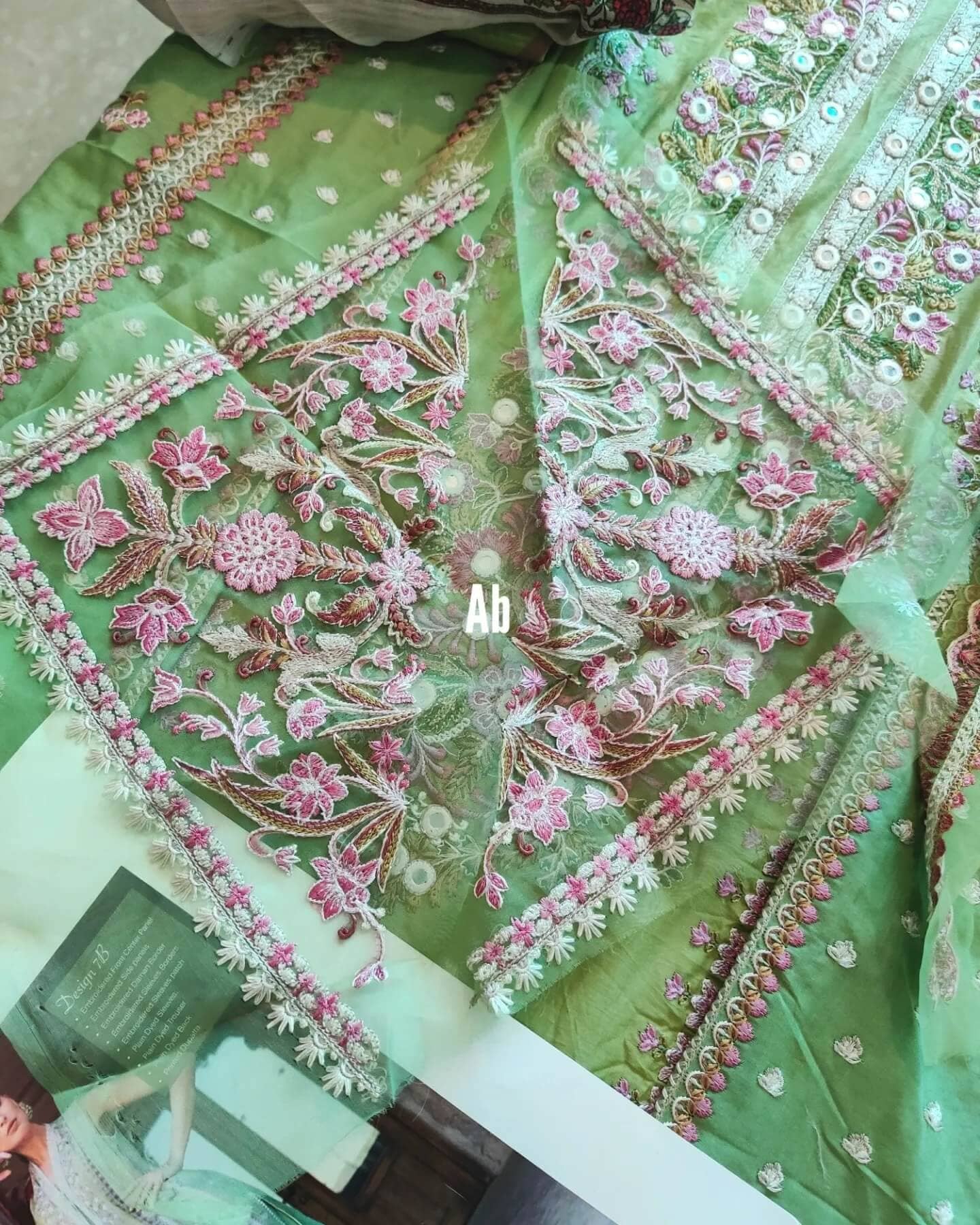 img_open_pic_sobia_nazir_vital_lawn_awwal_boutique
