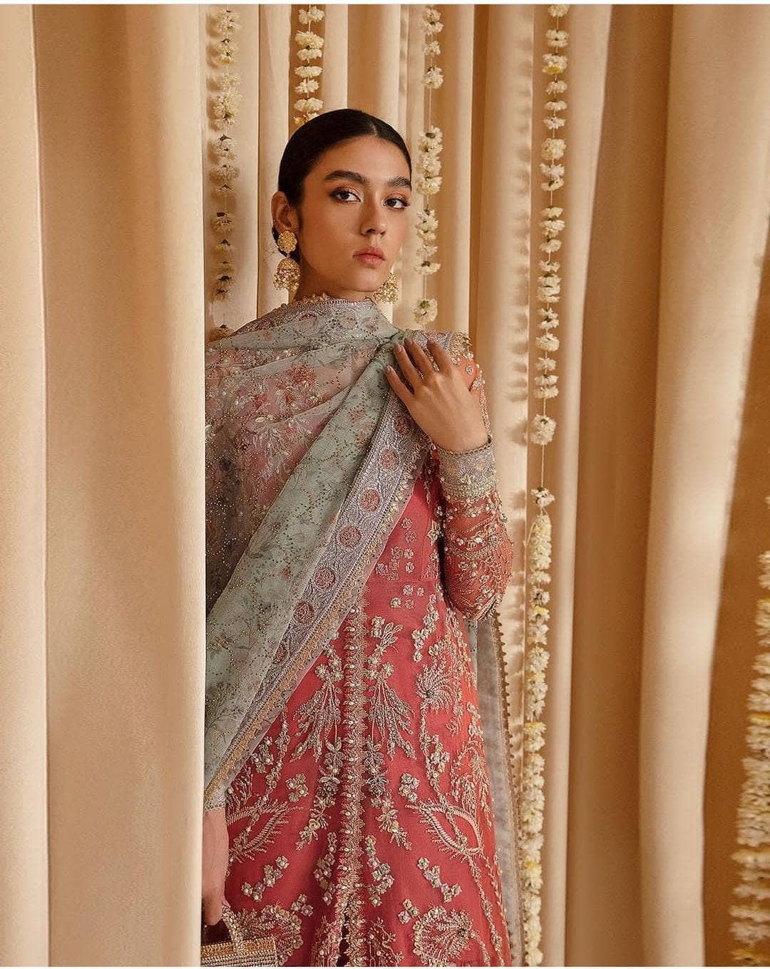 img_suffuse_by_sana_yasir_freesia_2022_wedding_edition_awwal_boutique