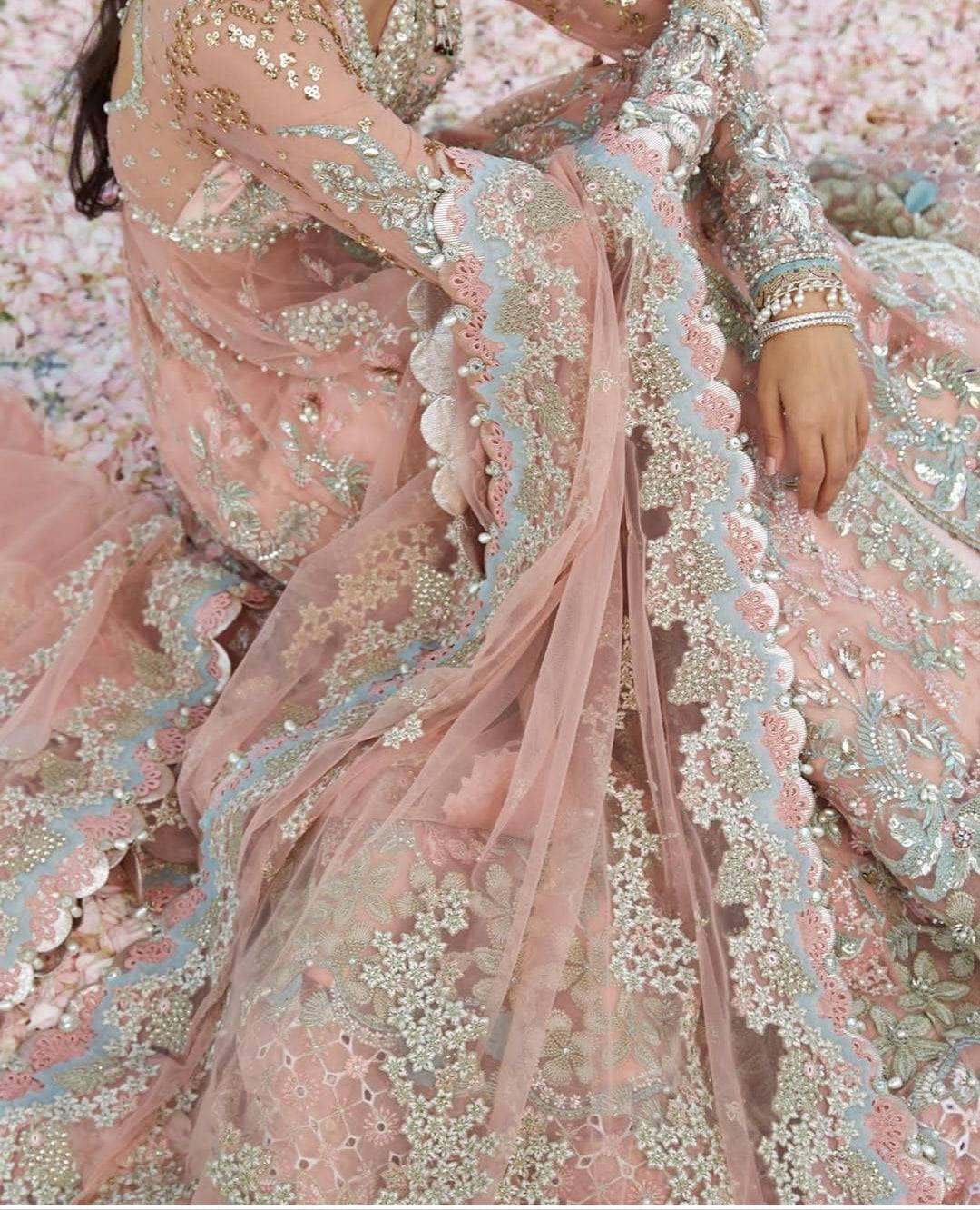 img_suffuse_by_sana_yasir_freesia_2022_wedding_edition_awwal_boutique