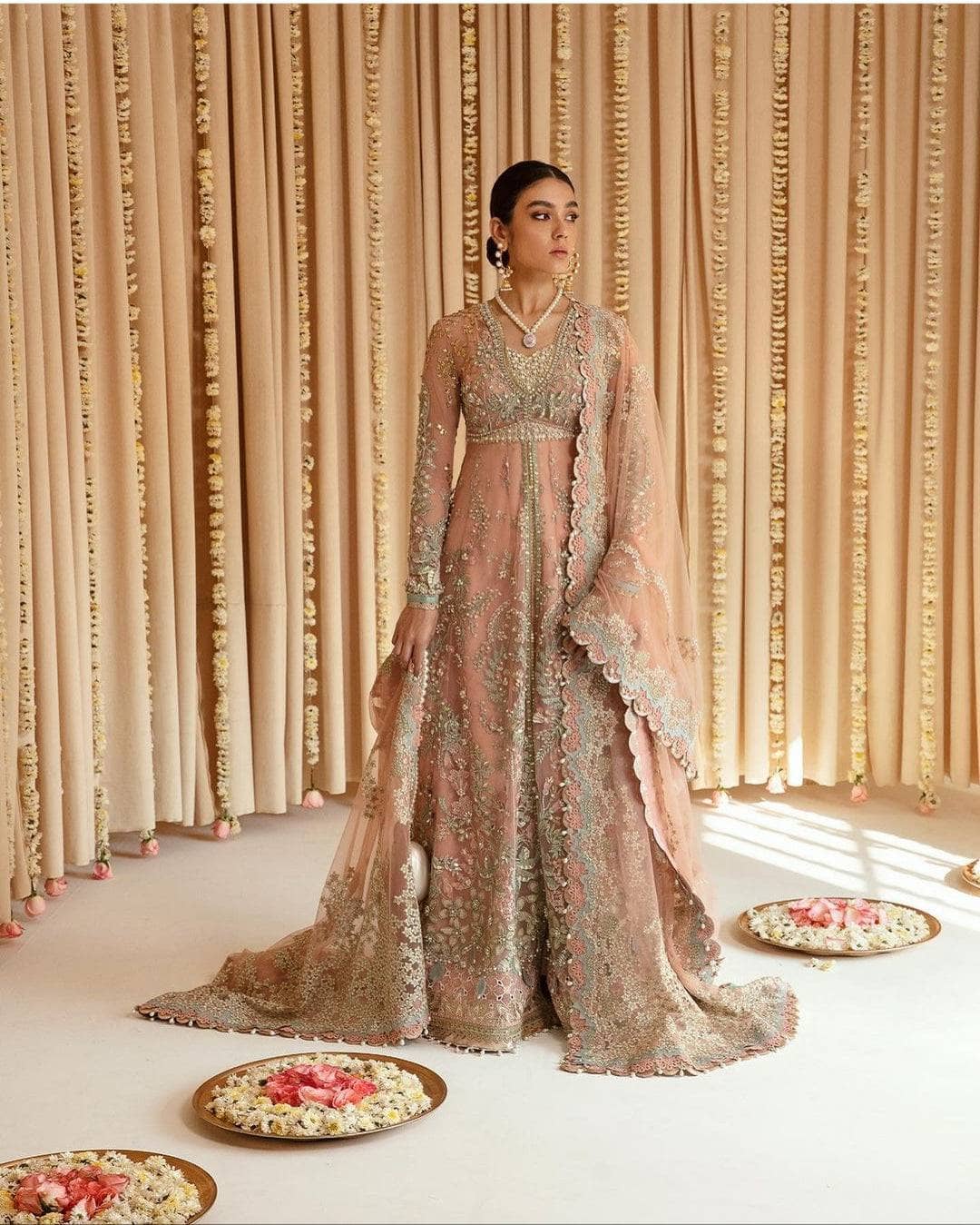 img_suffuse_by_sana_yasir_freesia_2022_wedding_edition_awwal_boutique