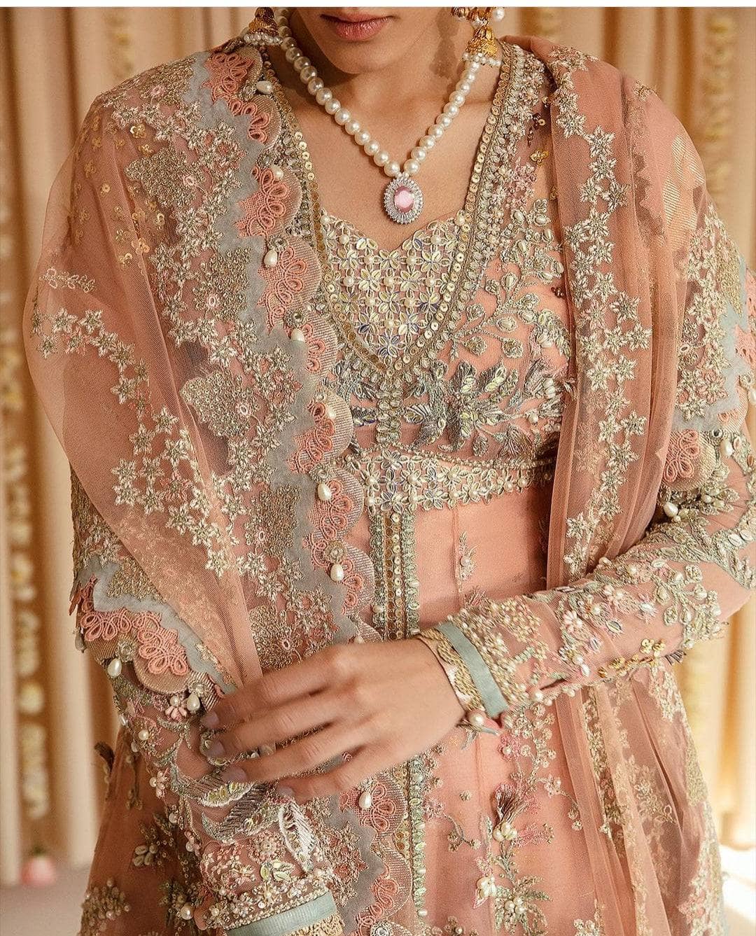 img_suffuse_by_sana_yasir_freesia_2022_wedding_edition_awwal_boutique