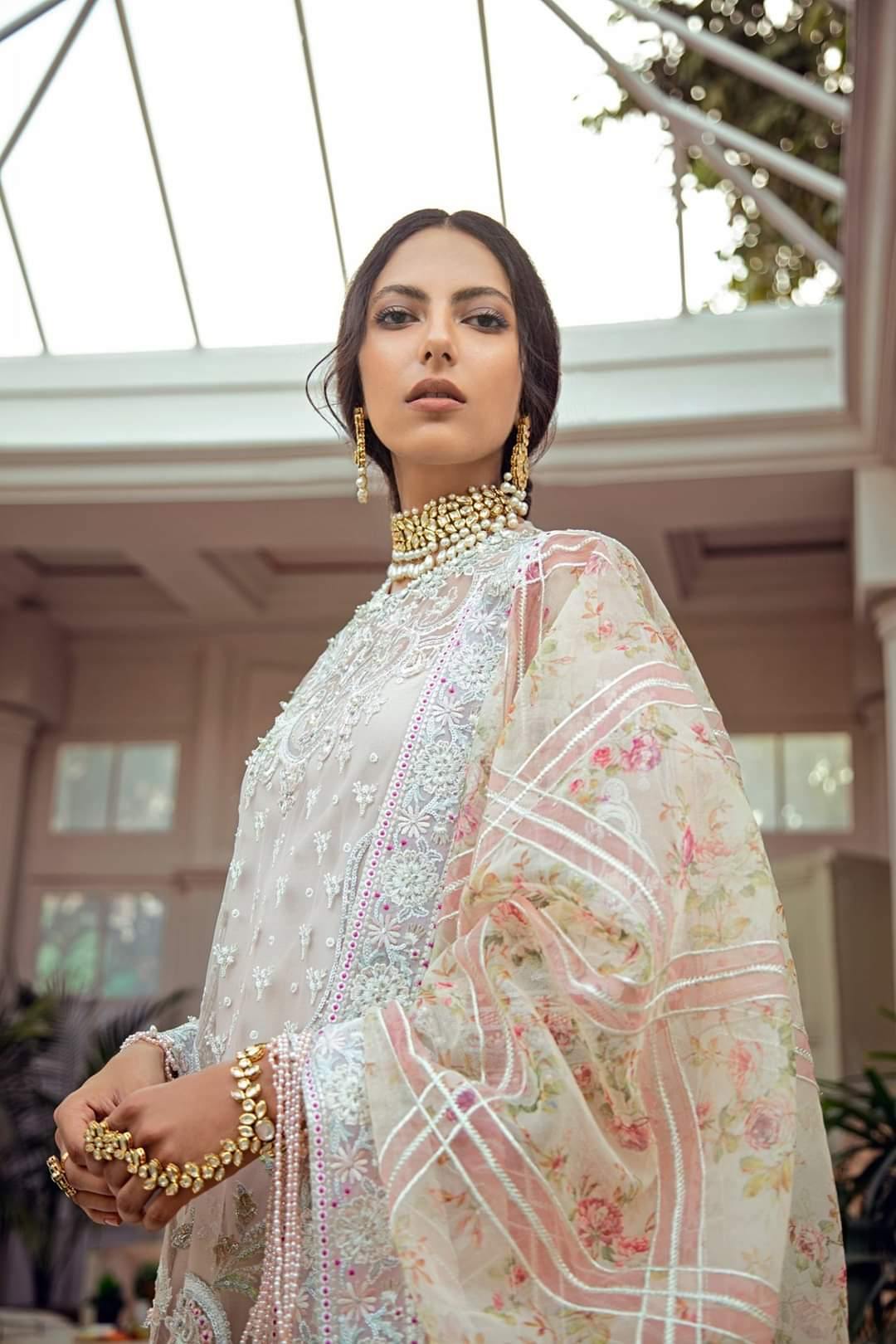 img_suffuse_freesia_luxury_wedding_edition_awwal_boutique