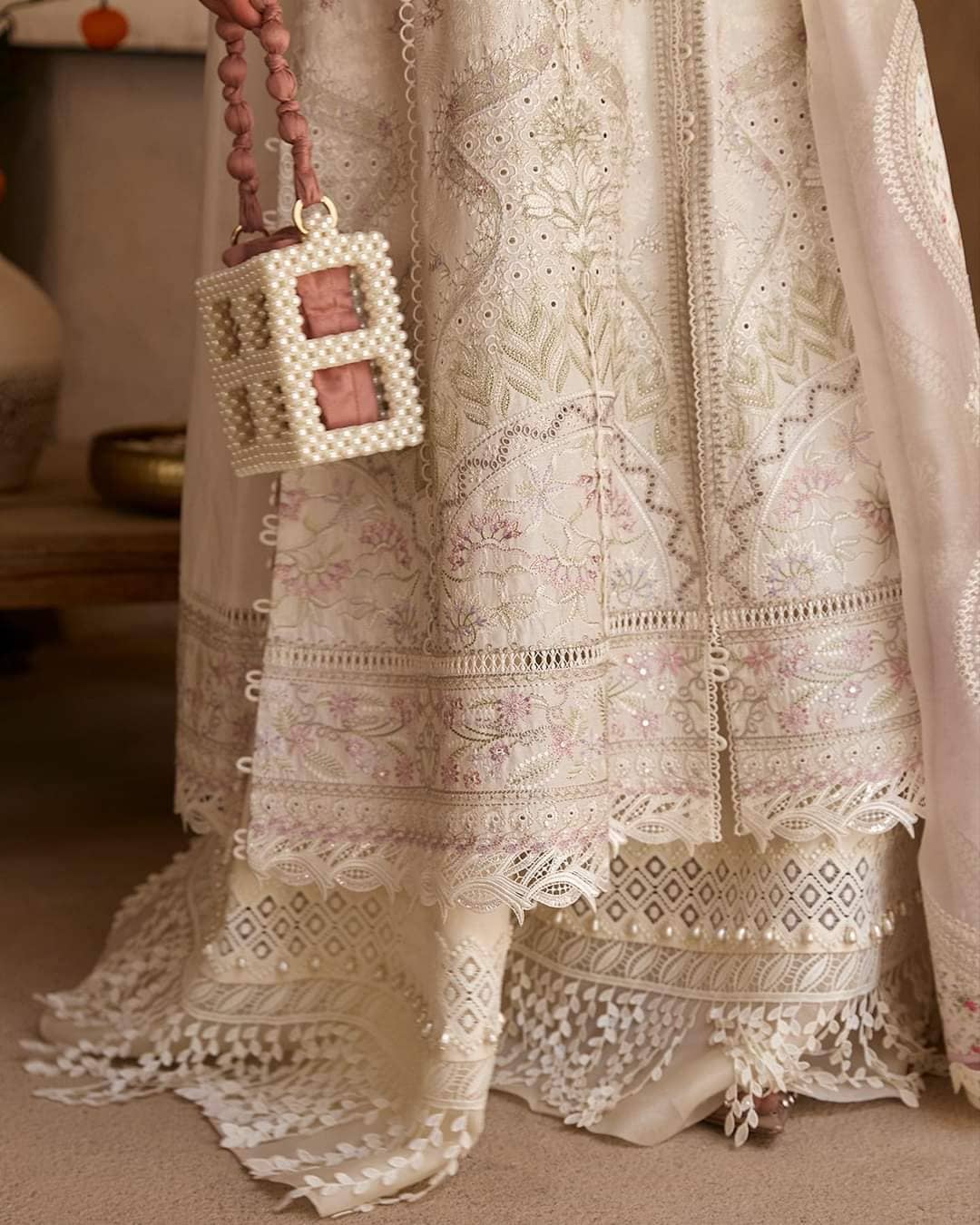 img_suffuse_lawn_collection_22_awwal_boutique