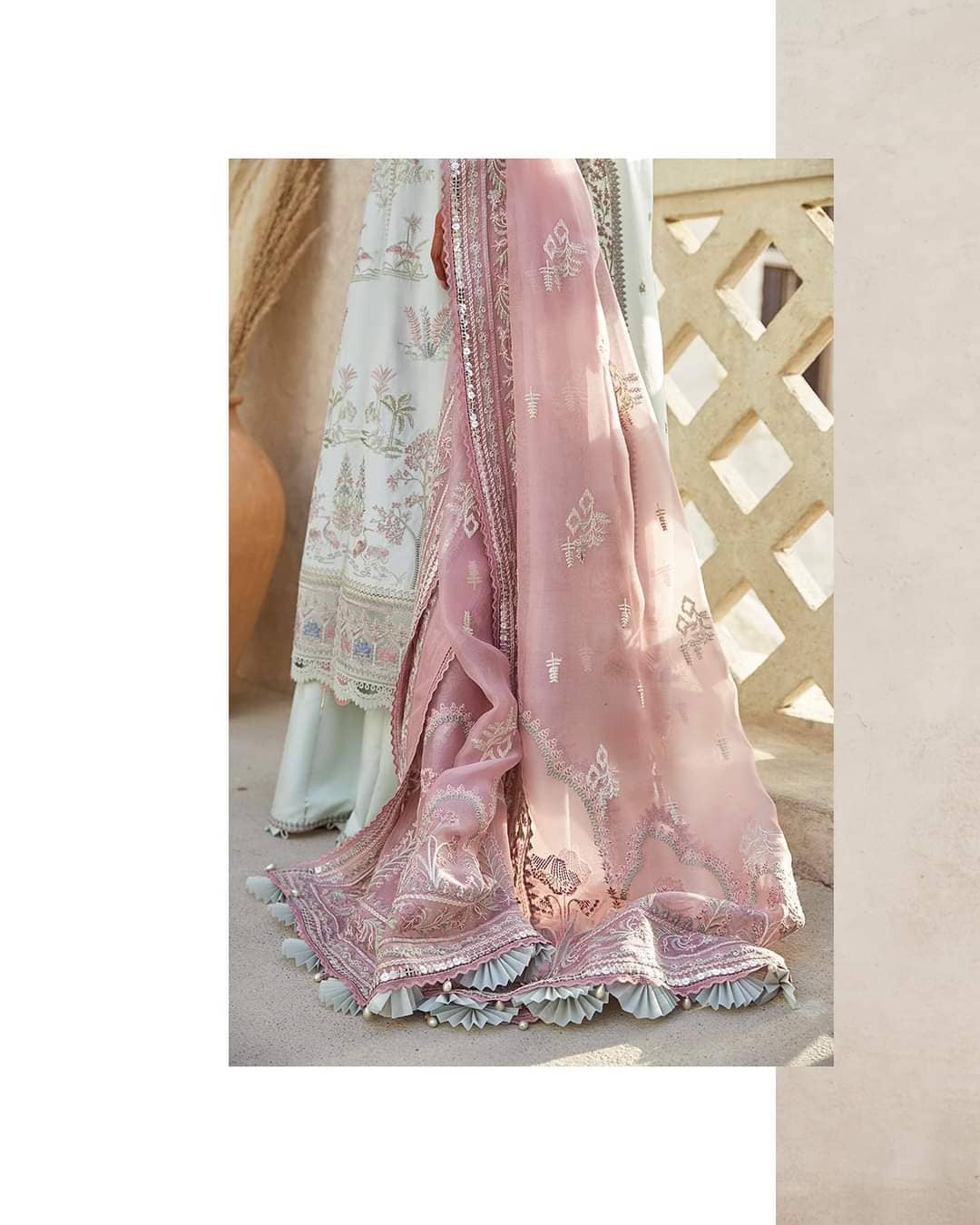 img_suffuse_lawn_collection_22_awwal_boutique