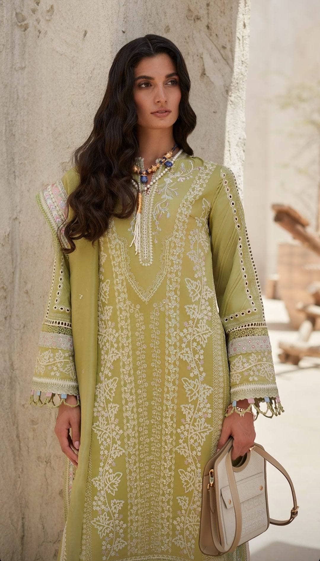 img_suffuse_lawn_collection_22_awwal_boutique