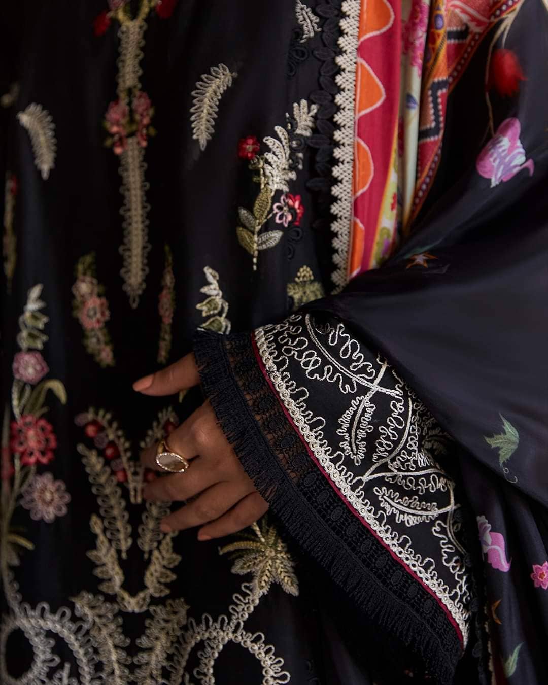 img_suffuse_lawn_collection_22_awwal_boutique