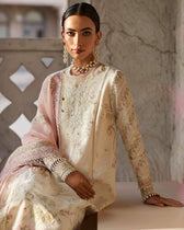 img_suffuse_lawn_collection_22_awwal_boutique
