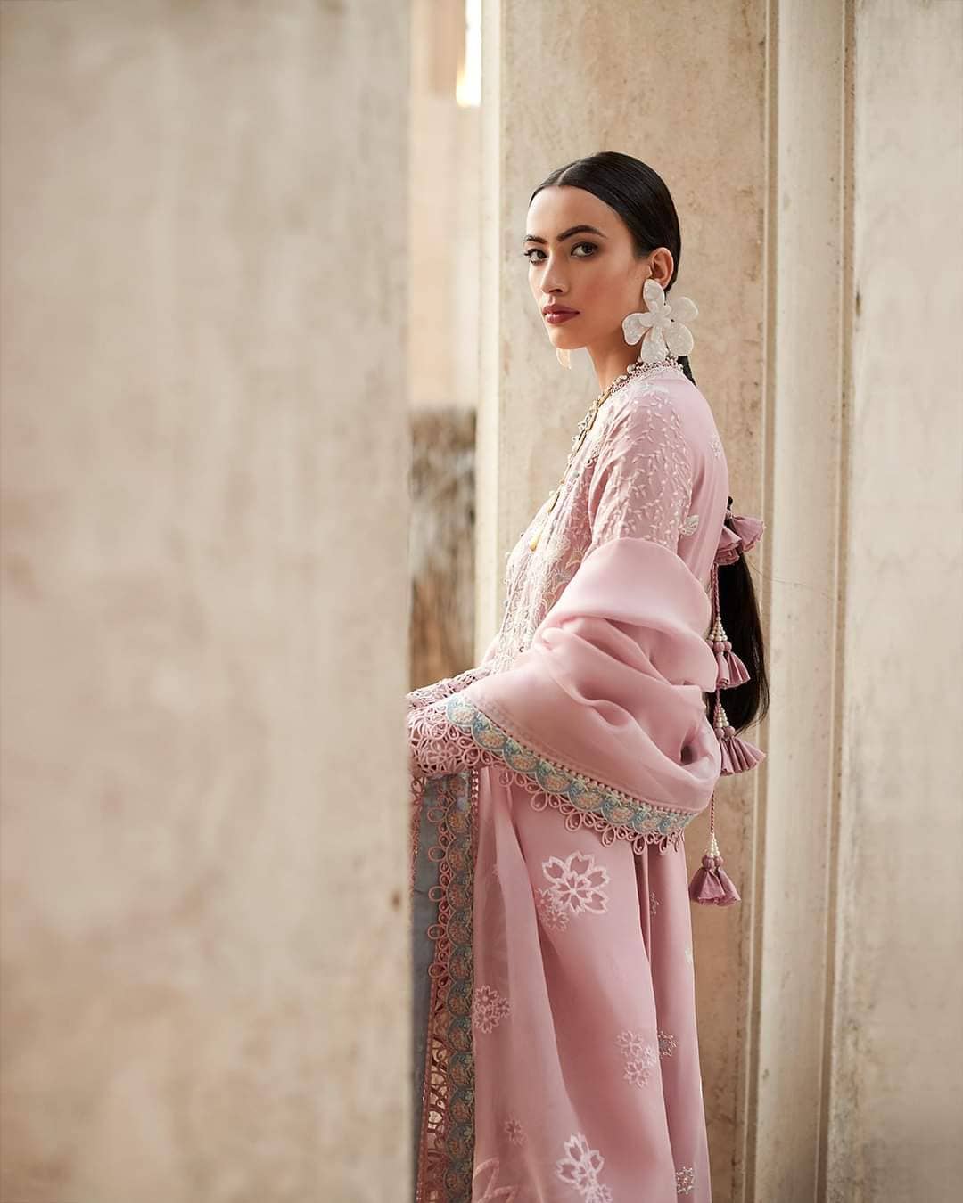 img_suffuse_lawn_collection_22_awwal_boutique