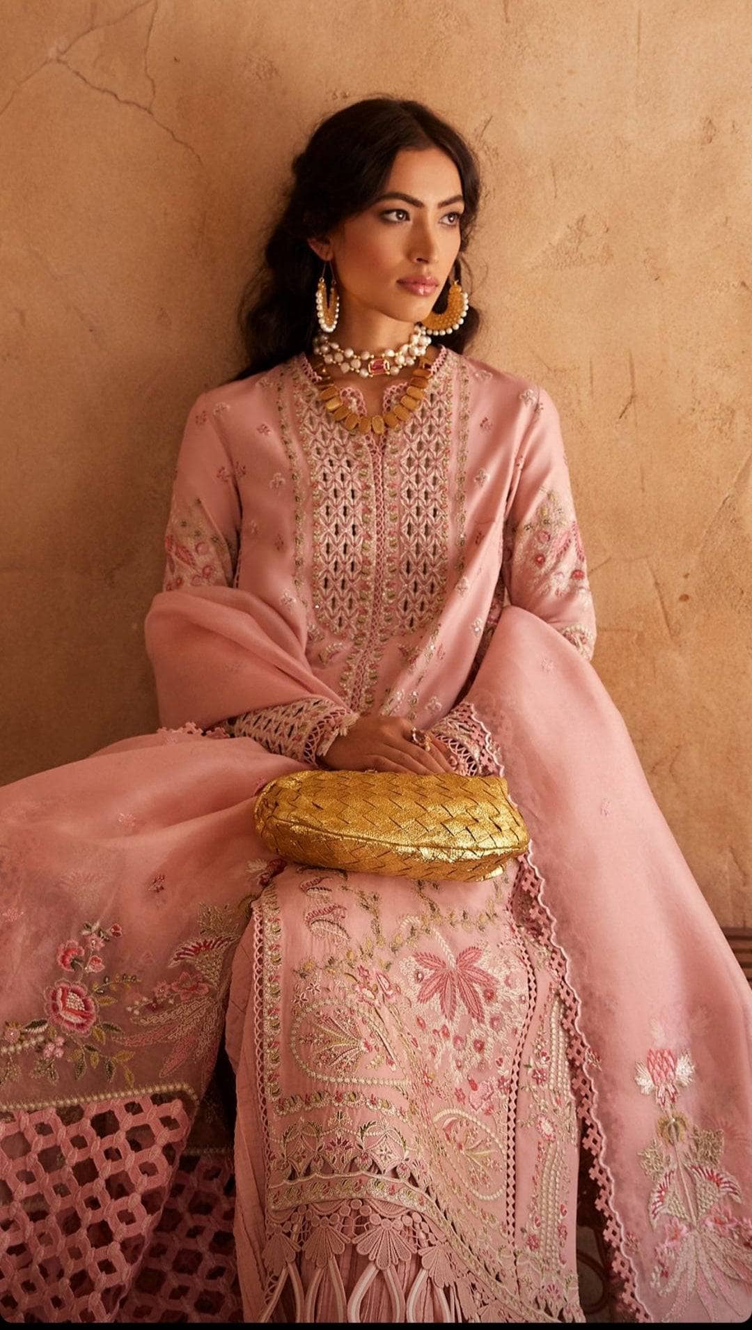 img_suffuse_lawn_collection_22_awwal_boutique