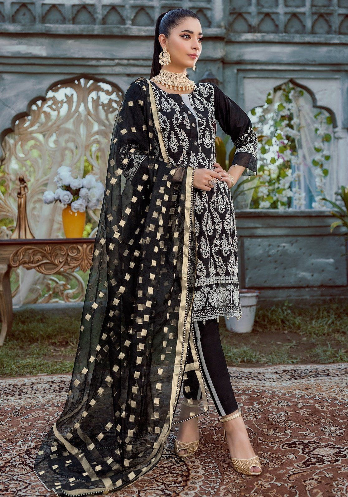 img_umyas_chikankari_pakistani_suits_awwal_boutique