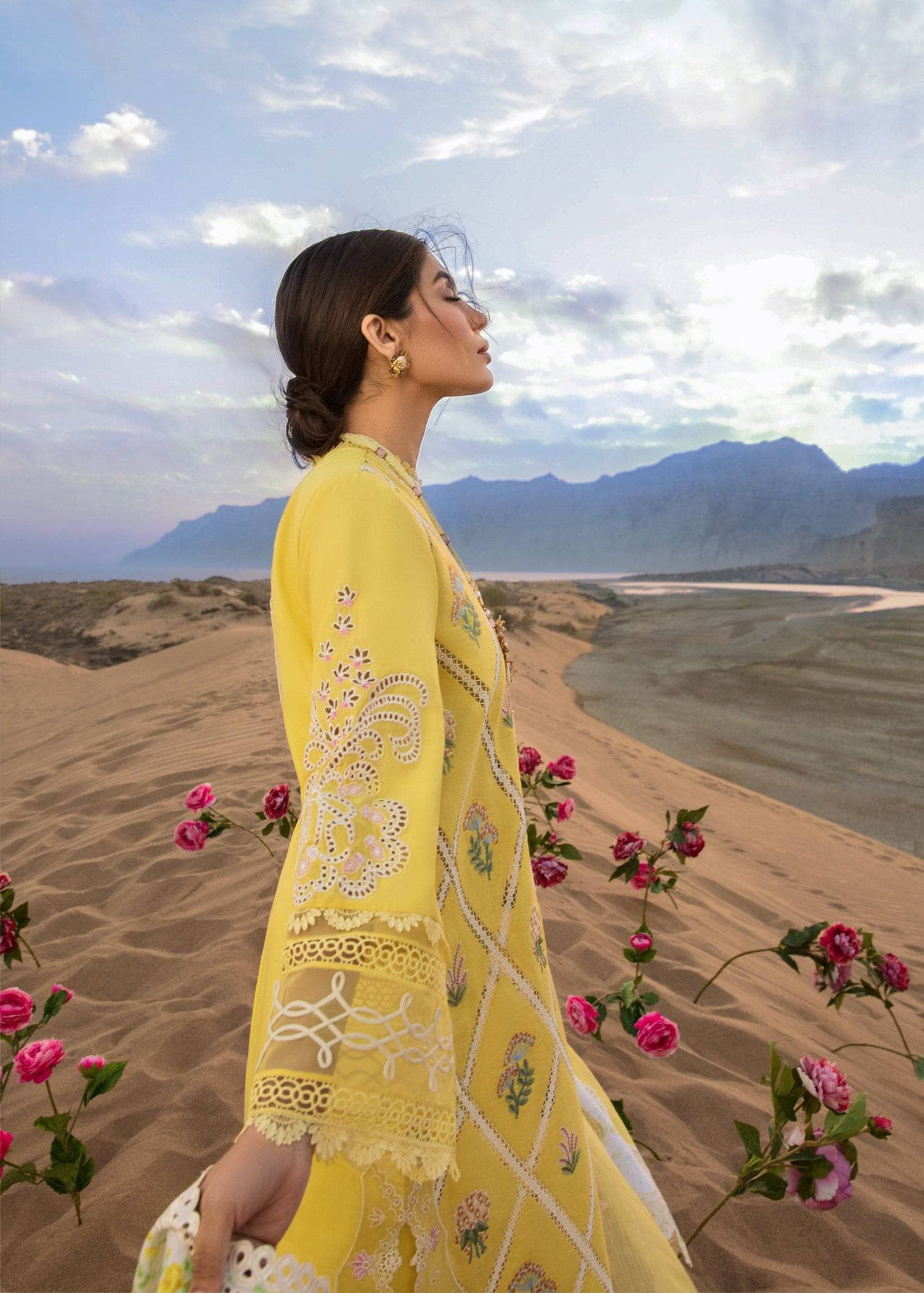 img_crimson_lawn_by_saira_shakira_awwal_boutique