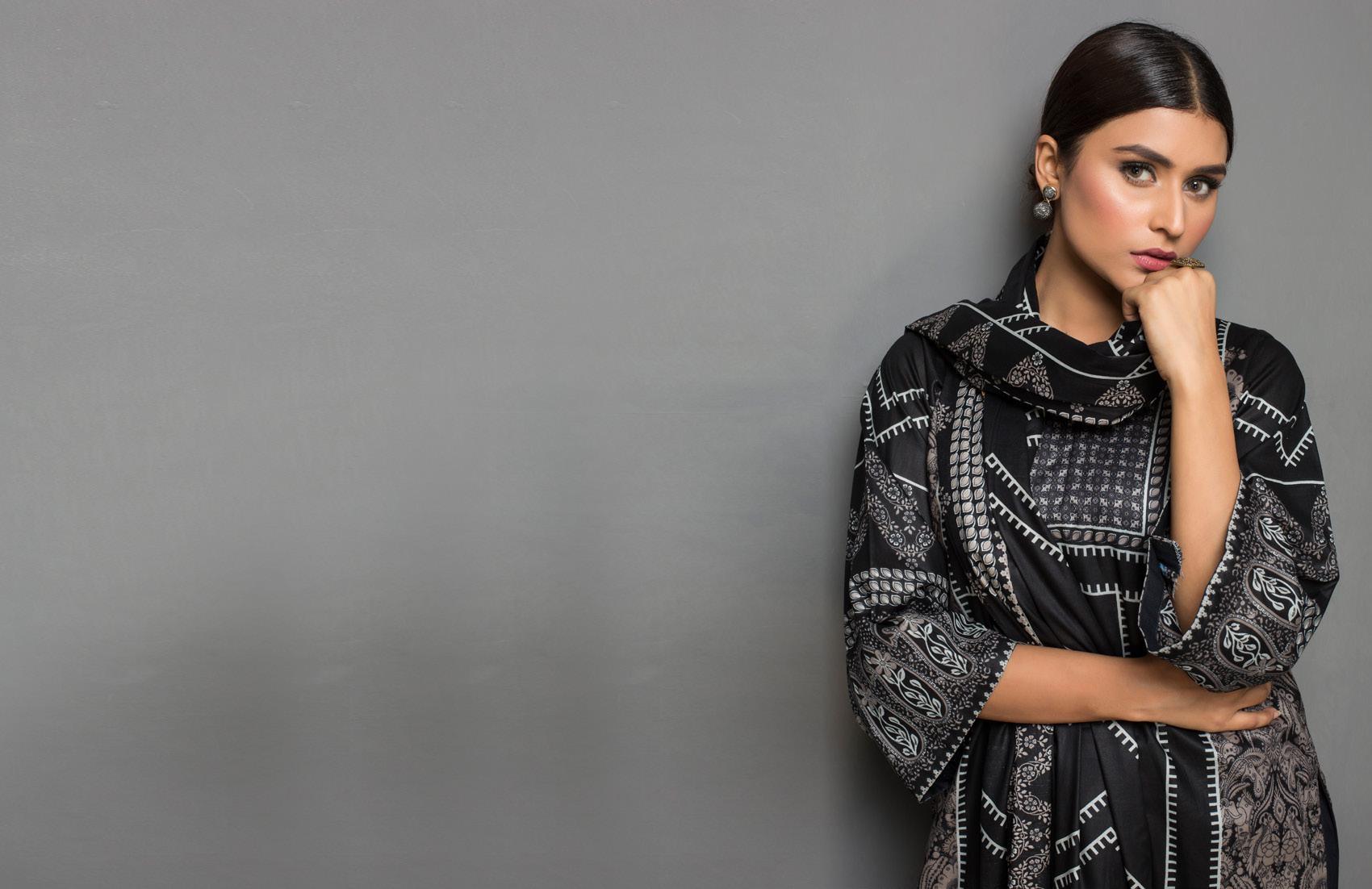 img_kalyan_printed_lawn_pakistani_suits_awwal_boutique