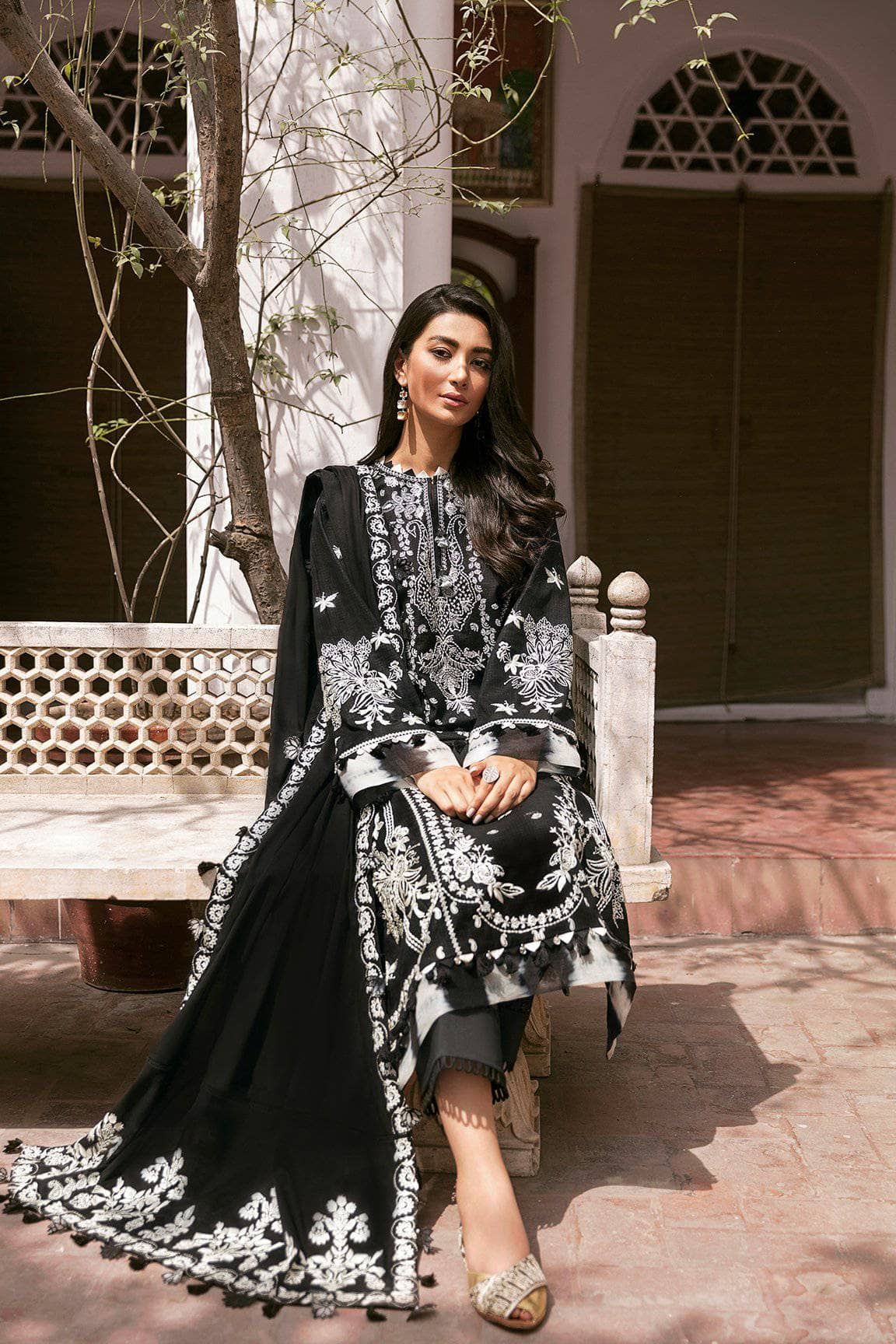 img_zaha_lawn_2021_awwal_boutique