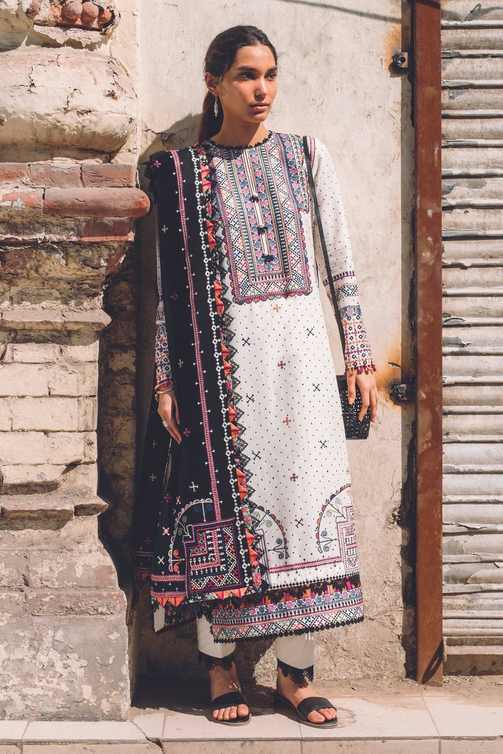 img_zaha_humrahi_winter_collection_awwal_boutique