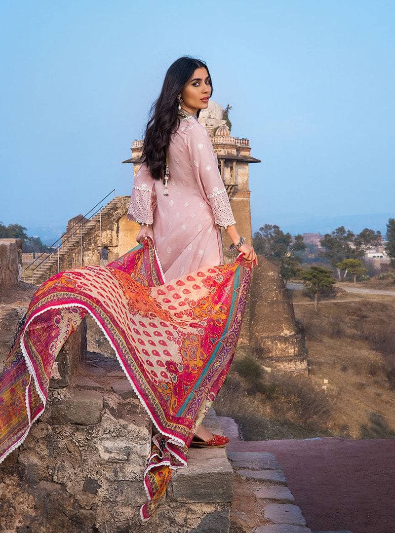Img_zainab_chottani_awwal_boutique