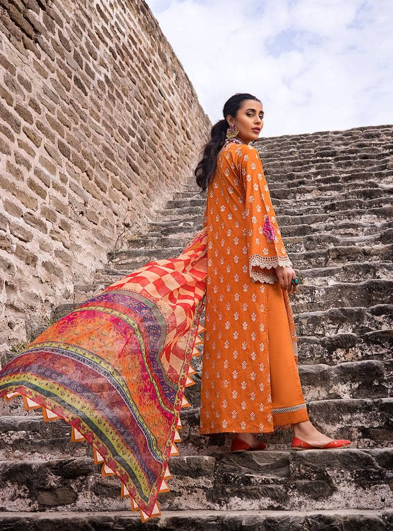 Img_zainab_chottani_awwal_boutique