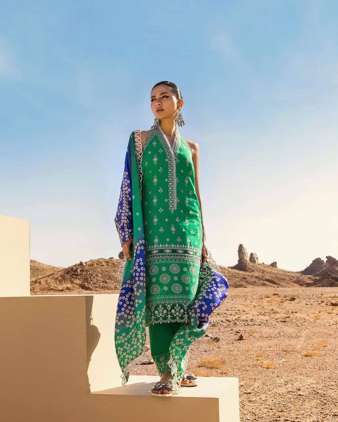 img_zainab_chottani_lawn_23_awwal_boutique