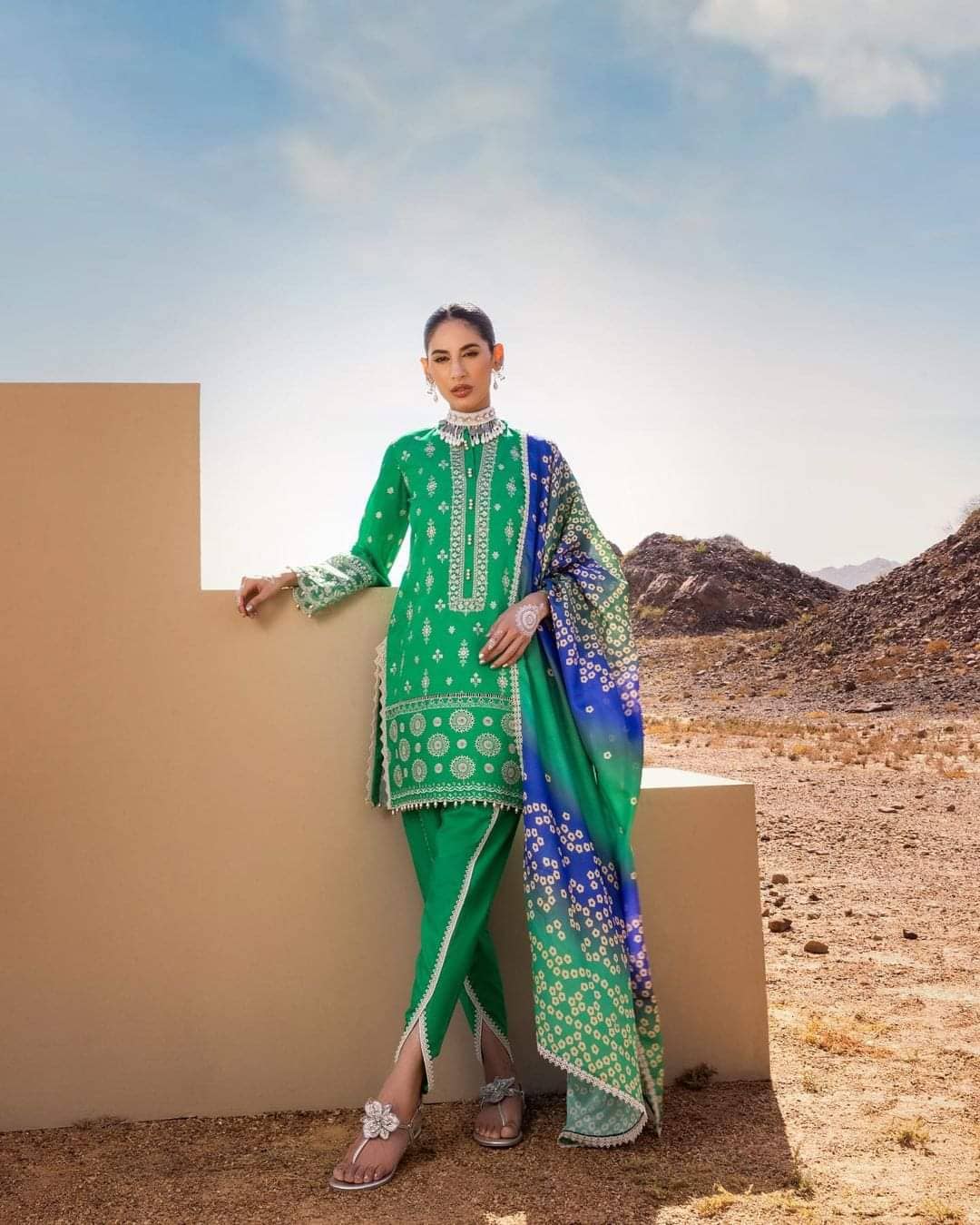 img_zainab_chottani_lawn_23_awwal_boutique