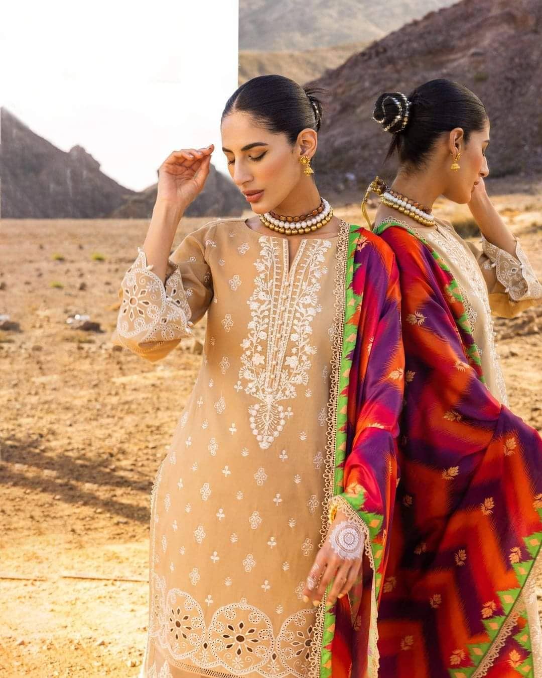 img_zainab_chottani_chikankari_lawn_23_awwal_boutique