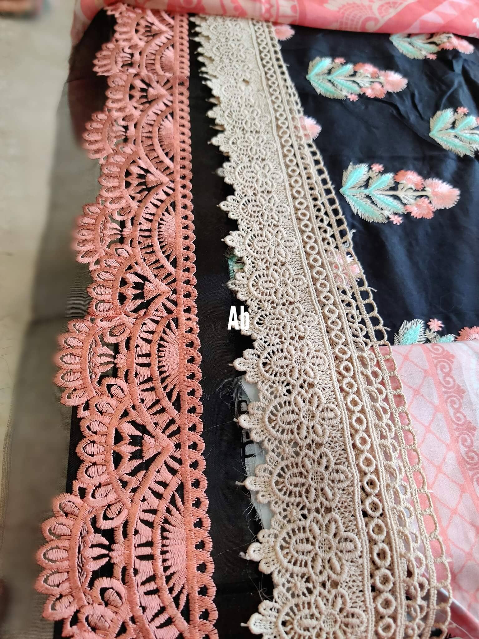 img_open_pic_zainab_chotani_tahra_lawn_2021_awwal_boutique