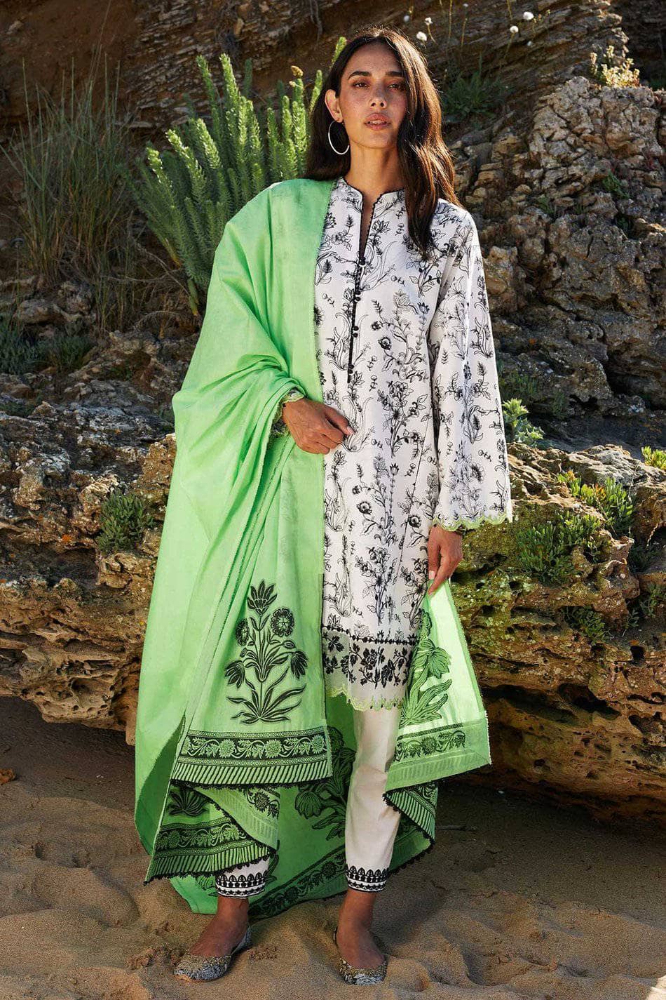 img_coco_lawn_by_zara_shahjahan_2021_awwal_boutique_10B