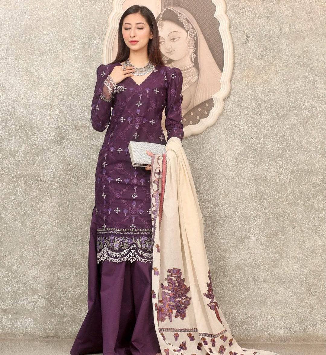 img_spotted_in_zara_shahjahan_lawn_2021_awwal_boutique